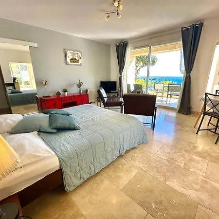 Apartment Grand Baie Saint-Raphaël